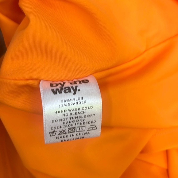 By the way Woman’s Orange One Shoulder Dress Size M - Picture 4 of 4